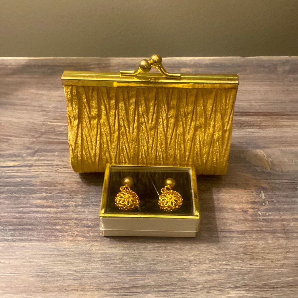 Vintage golden wallet and earrings